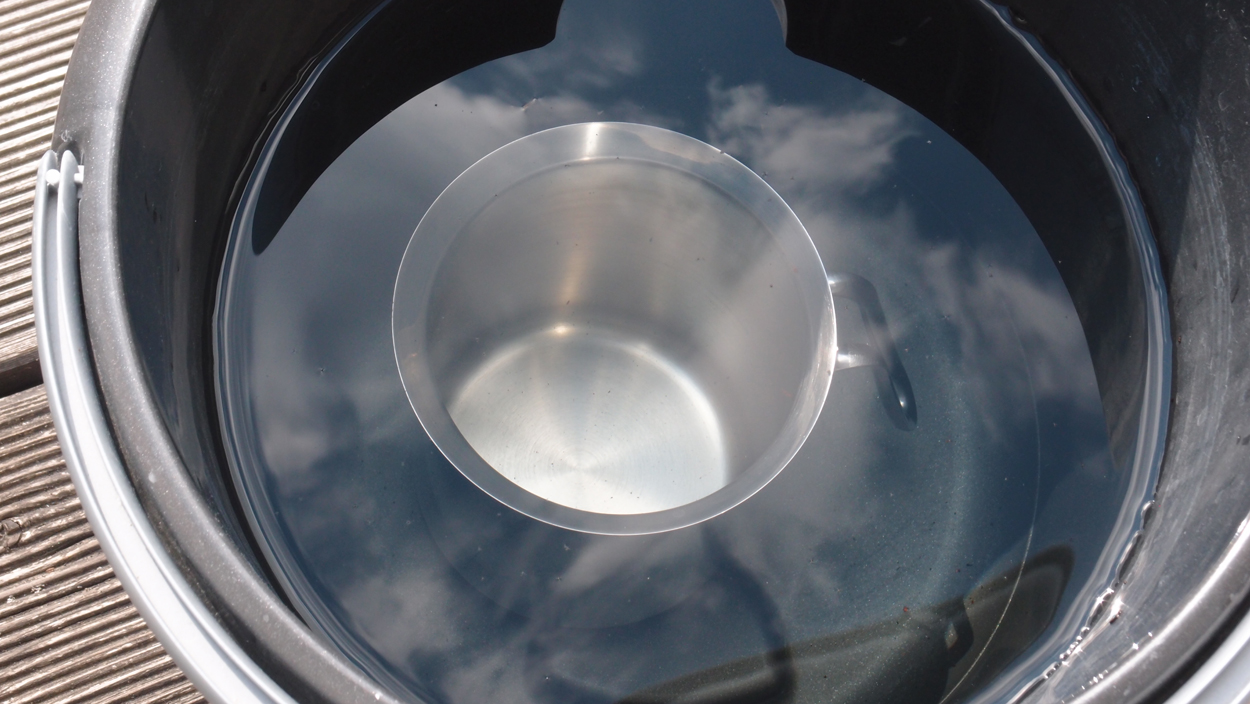 2019-05-24 Glas im Wasser im Topf